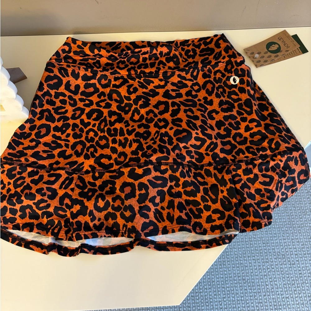 Dona Jo NWT skort. Tam G Feline so 2 (l).